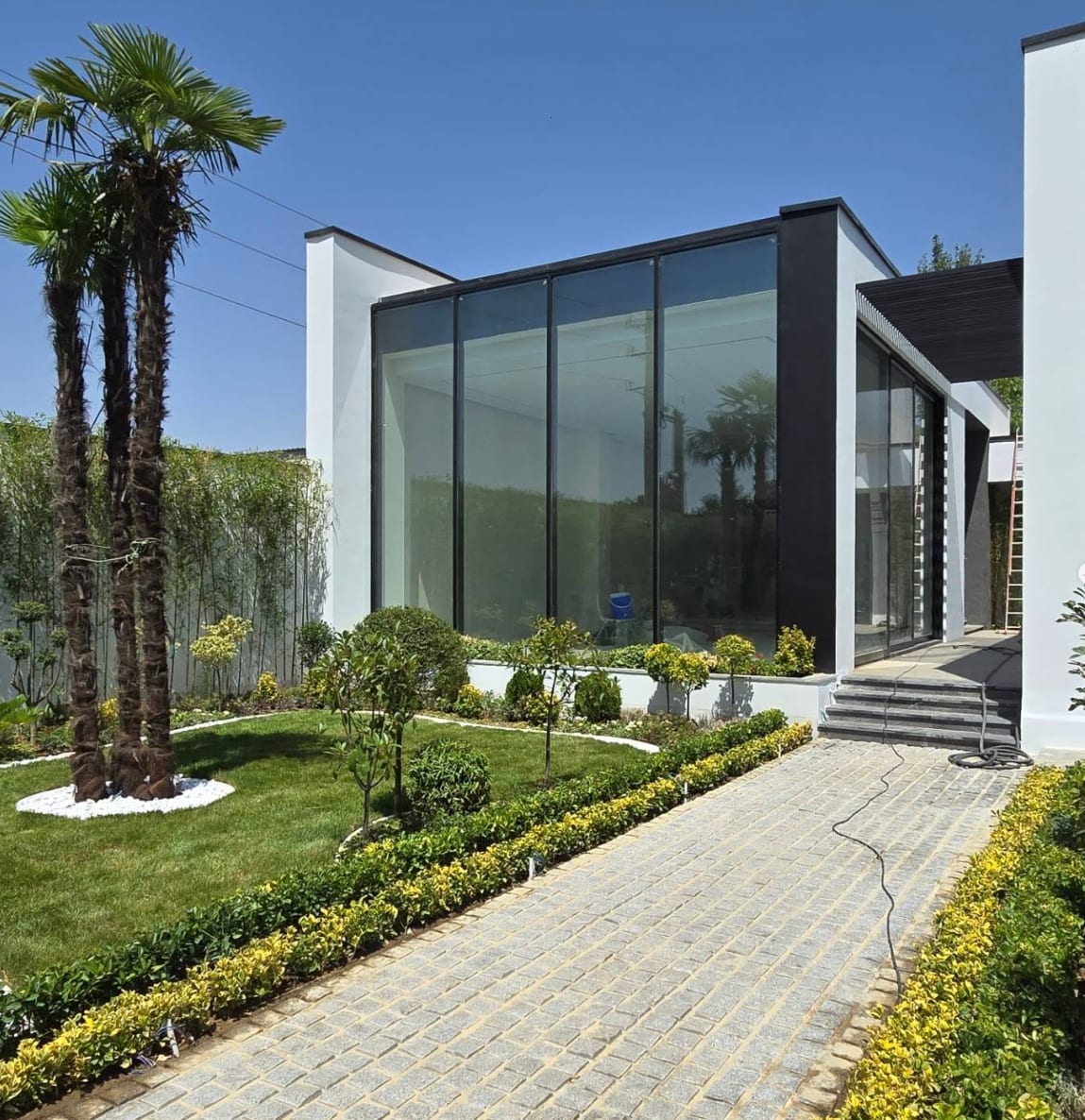 Curtain wall thermal break villa